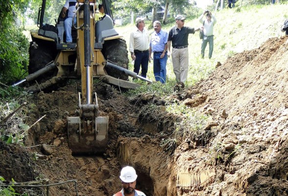 Instalan red sanitaria que beneficiará a 1,298 viviendas de El Progreso