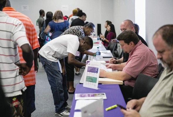 La decisión de la Fed sobre el alza de tasas se complica por el empleo