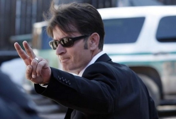 Charlie Sheen amenaza a dentista