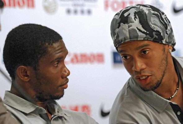 Eto’o y Ronaldinho podrían ser nuevamente compañeros