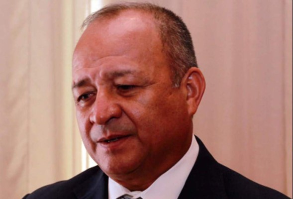 Ministro anuncia aumento de sueldo para policías