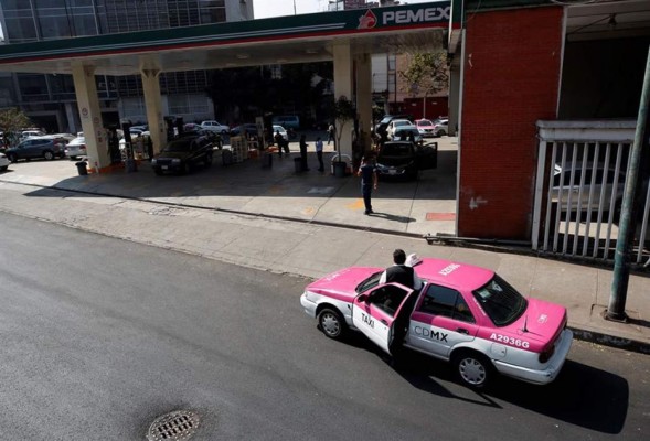 Revelan mafia de transportistas que asalta a migrantes en norte de México