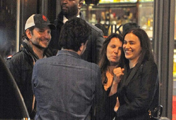 Bradley Cooper e Irina Shayk se 'comen” a besos durante su visita a Londres