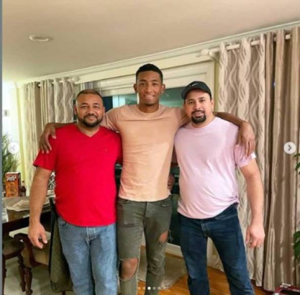 Douglas Martínez - El delantero catracho del Real Salt Lake de la MLS ha pasado la Nochebuena en Estados Unidos con sus familiares.