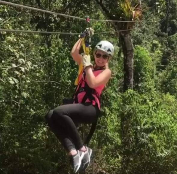 La hija del mandatario también se aventuró a lanzarse del canopy en la selva.