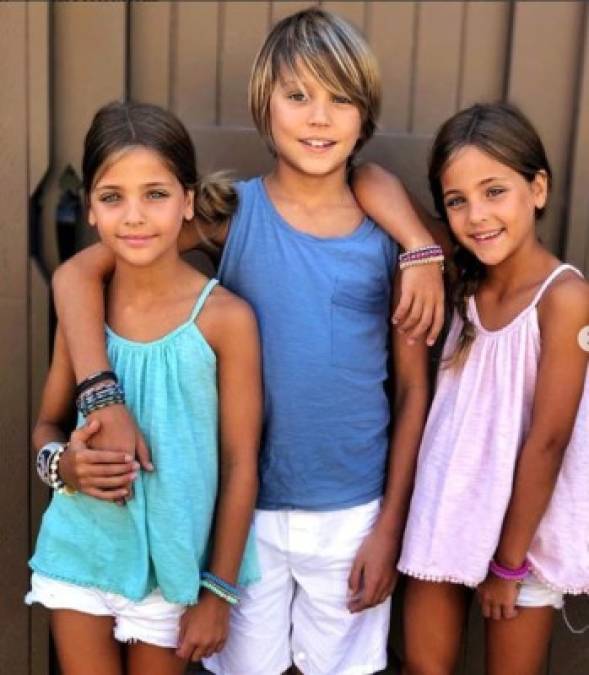 Las gemelas que nacieron el 7 de julio de 2010 en California, tienen un hermano mayor, quien también es modelo.