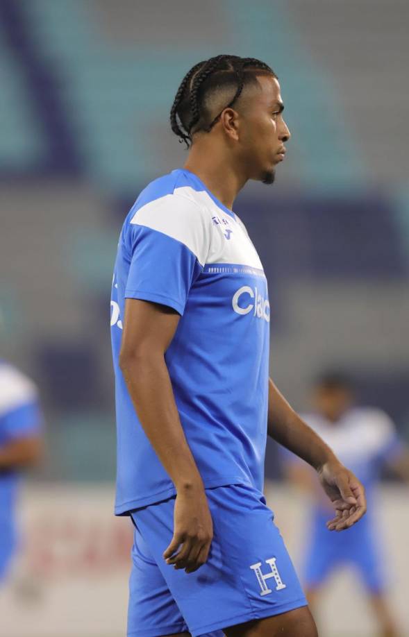 El look con trenzas de Rigo Rivas en el entrenamiento de la Selección de Honduras.