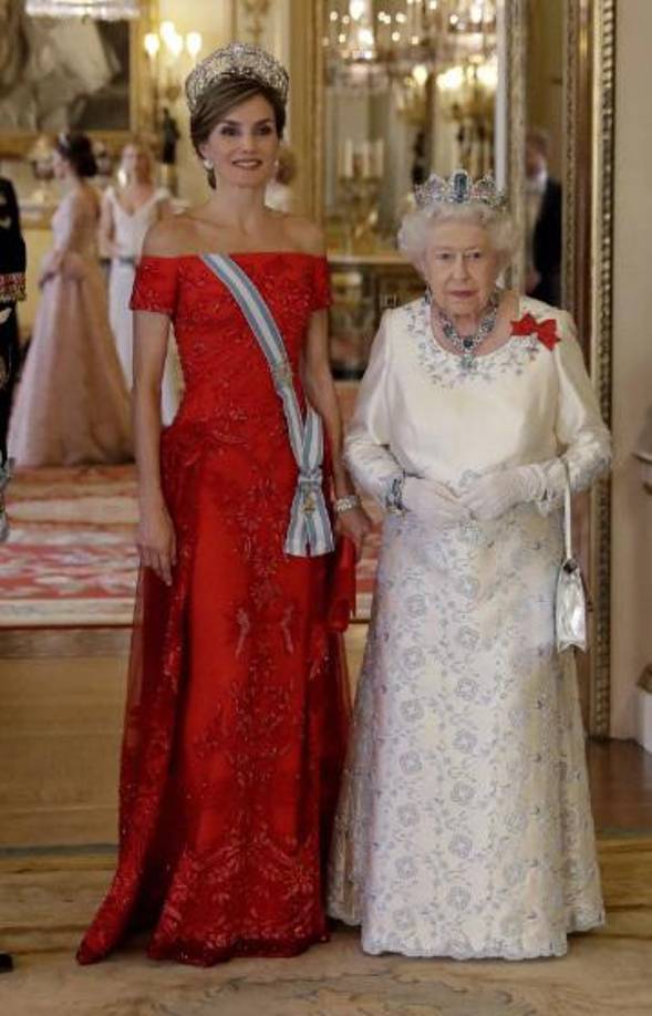 Isabel II “ha presenciado, escrito y dado forma a muchos de los capítulos más relevantes de la historia de nuestro mundo durante las últimas siete décadas”, afirma el rey de España en el telegrama en el que afirma que “la vamos a echar mucho de menos”.