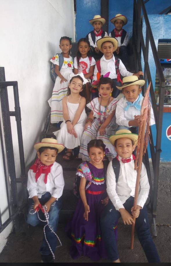 Alumnos de la escuela Daniel Cruz Berrios en La Entrada Copàn.