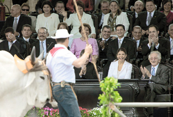 Laura Chinchilla asumió presidencia de Costa Rica