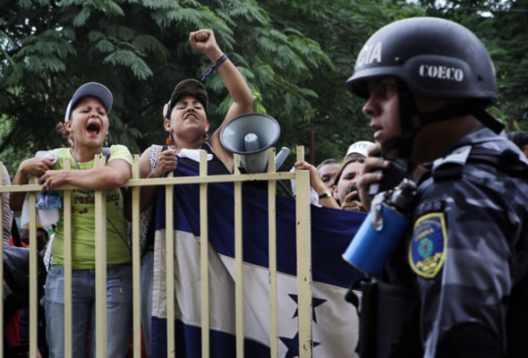 Honduras: Manifestantes paralizan las carreteras