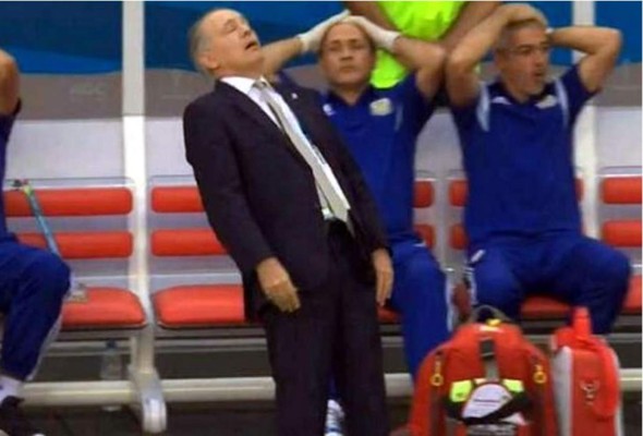 Video: Sabella casi se desmaya con el tiro al poste de Higuaín