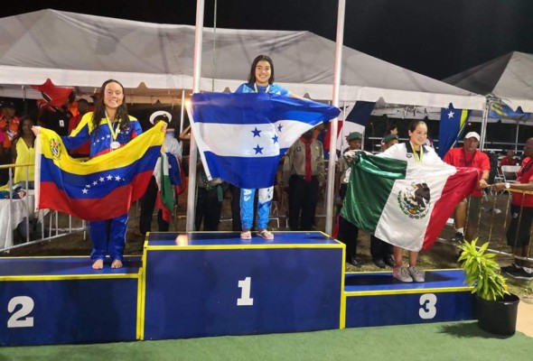 Nadadoras Michell Ramírez y Julimar Ávila le dan oro a Honduras en el CCCAN