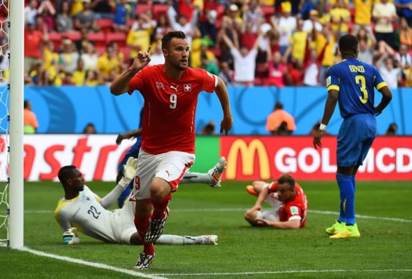 Suiza asesta un duro golpe a Ecuador en el tiempo de descuento 