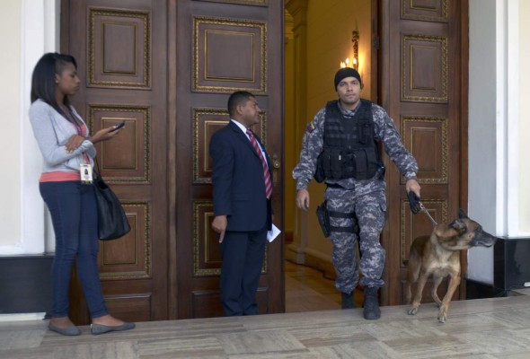 Estallan cuatro bombas cerca de Asamblea venezolana