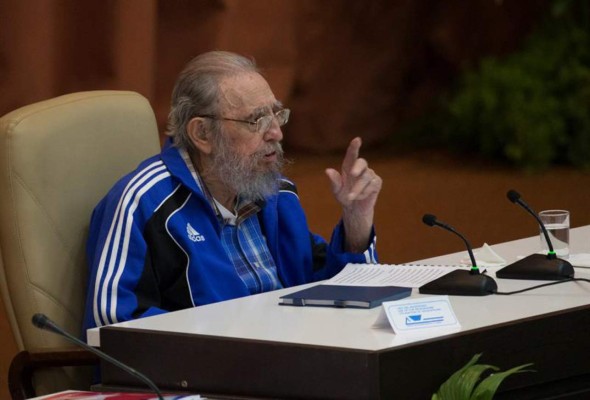 Fidel Castro defiende el comunismo en discurso con aires de despedida