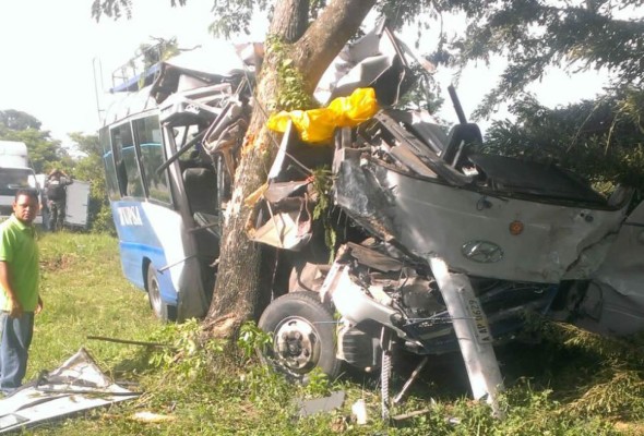 Accidente de microbús deja ocho heridos en el departamento de Yoro