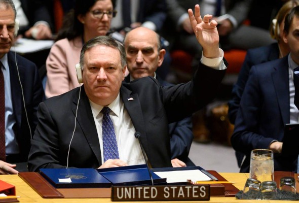 Pompeo pide a todos los países finalizar transacciones financieras con gobierno de Maduro   