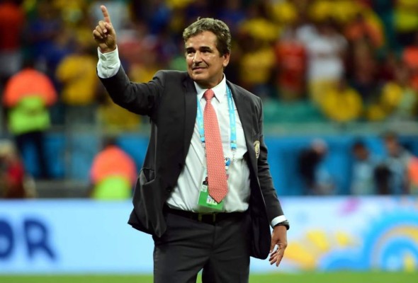 Pinto, un obsesionado por el fútbol que dirige con vara de hierro