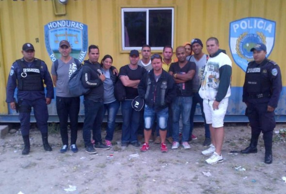 Honduras detiene a 27 indocumentados, la mayoría africanos, que iban a EUA