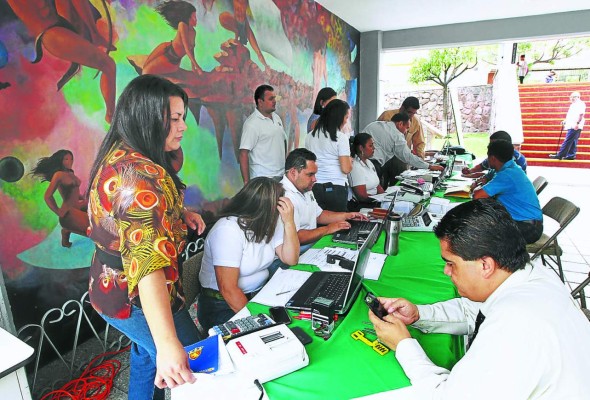 A 3,000 docentes hondureños se les adelantó el aguinaldo