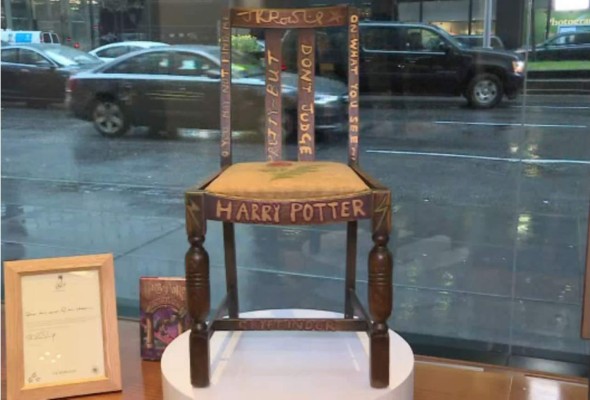 Subastan la silla donde se escribió Harry Potter
