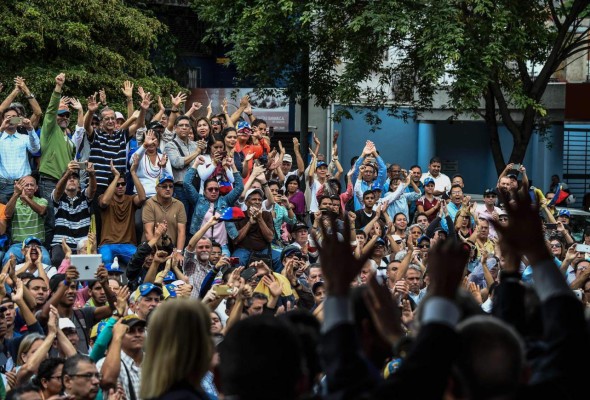 Oposición venezolana marcha en apoyo a Corte paralela