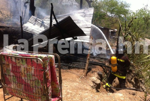 Hondureña mete preso a su marido por celos y le prende fuego a su casa