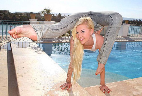 La rusa Julia Guenthel es la mujer más elástica del mundo