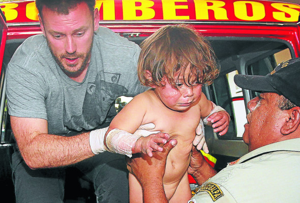 Rescatan a niño de incendio en una cuartería en Tegucigalpa