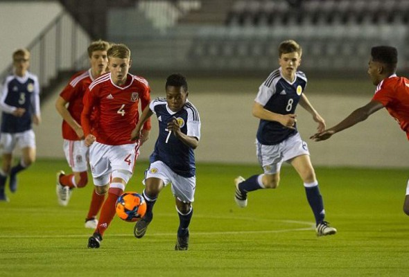 Niño de 13 años de edad debuta con la selección escocesa