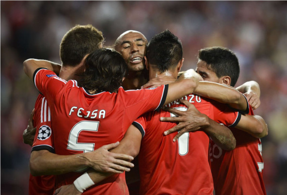 Benfica despacha sin dificultad a un apático Anderlecht