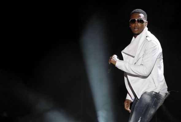 Robert Pattinson besa a Taylor Lautner en vivo