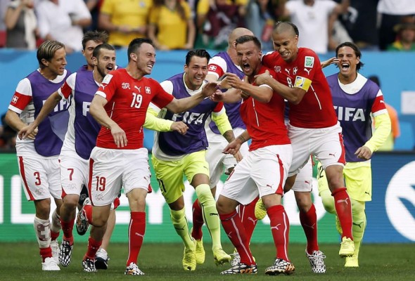 Suiza asesta un duro golpe a Ecuador en el tiempo de descuento 