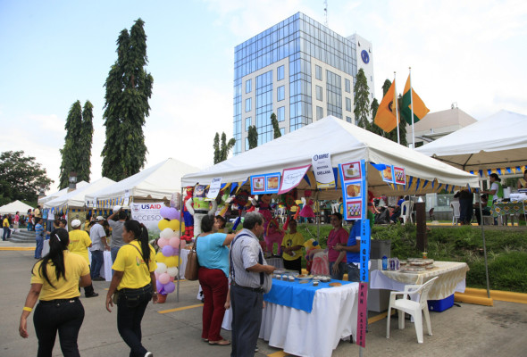 Realizan feria con productos de mipymes