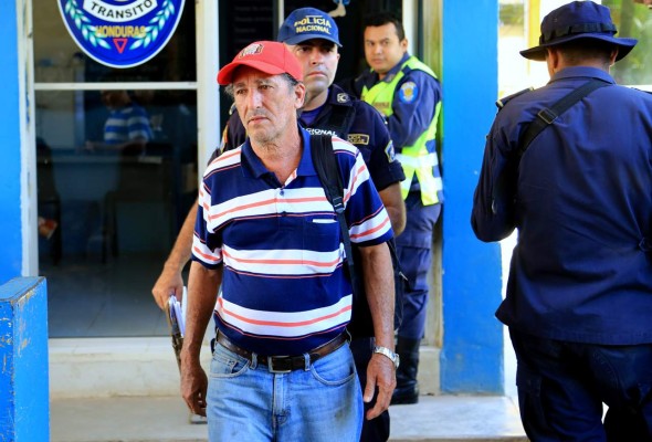 Dejan en libertad a padre adoptivo de 'Carlitos”