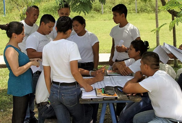 Instruyen a 60 aspirantes a agentes penitenciarios