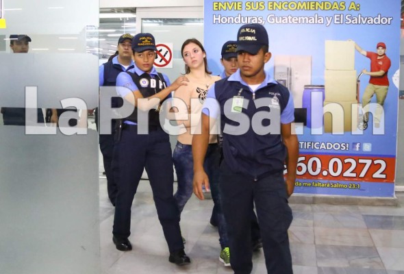 Laura Knights Rodríguez fue extraditada desde Argentina donde estaba prófuga por el doble crimen.