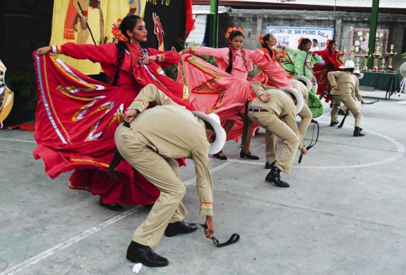 'IV Encuentro de danzas folclóricas Popol-Vuh” en el ITS