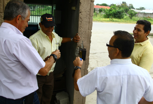 De paracaidista, soldado y policía a guardia de la realeza