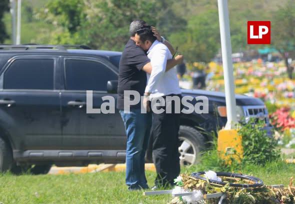 Dan último adiós a Claudia Suyapa, víctima del derrumbe en cerro de Loarque