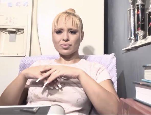 Los inquietantes mensajes en redes de la mujer que disparó a la casa de Rihanna