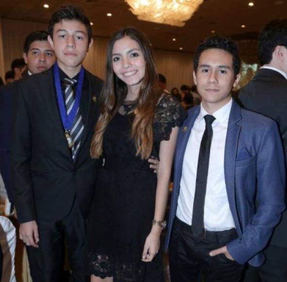 Augusto Wong, Elena Molina y Andrés Irías.