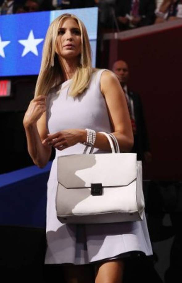 Ivanka es brillante, elegante y de hablar pausado, esta neoyorquina está presente de forma casi permanente en la campaña de su padre.