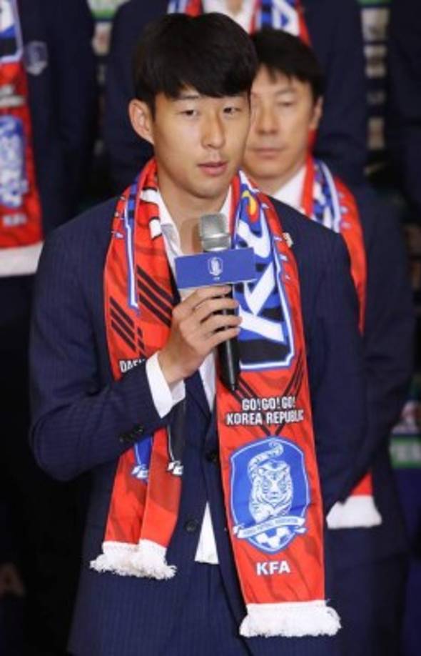 'Gracias a todos los que vinieron hoy', dijo Son Heung-Min, quien estuvo cerca de ser golpeado por un huevo. Foto EFE