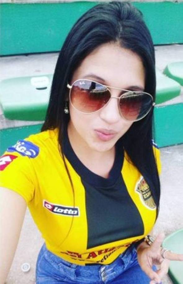 Además es una fiel seguidora del club Real España de San Pedro Sula.
