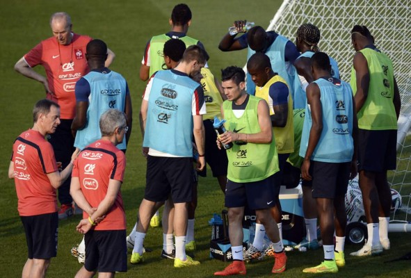 Francia prepara su estrategia a puertas cerradas