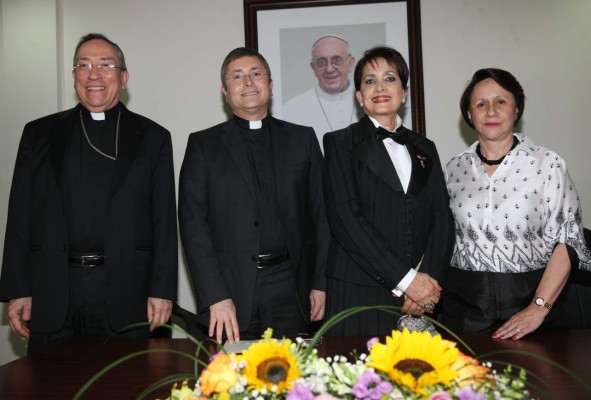 'Este libro nació de mi corazón”, María Martha Alegría