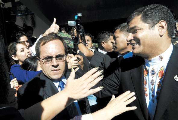 Correa promete ajustes suaves de reformas