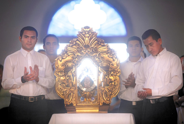 Cardenal pide a gobierno ser bendición a Honduras